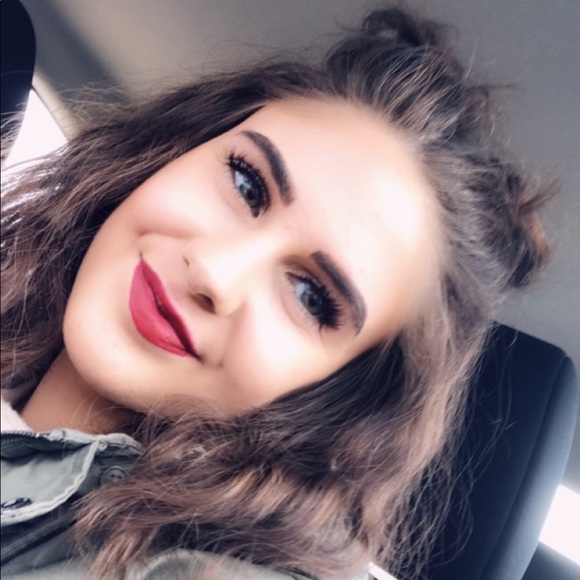 Meet me 💗💗💗 - Picture 3 of 3